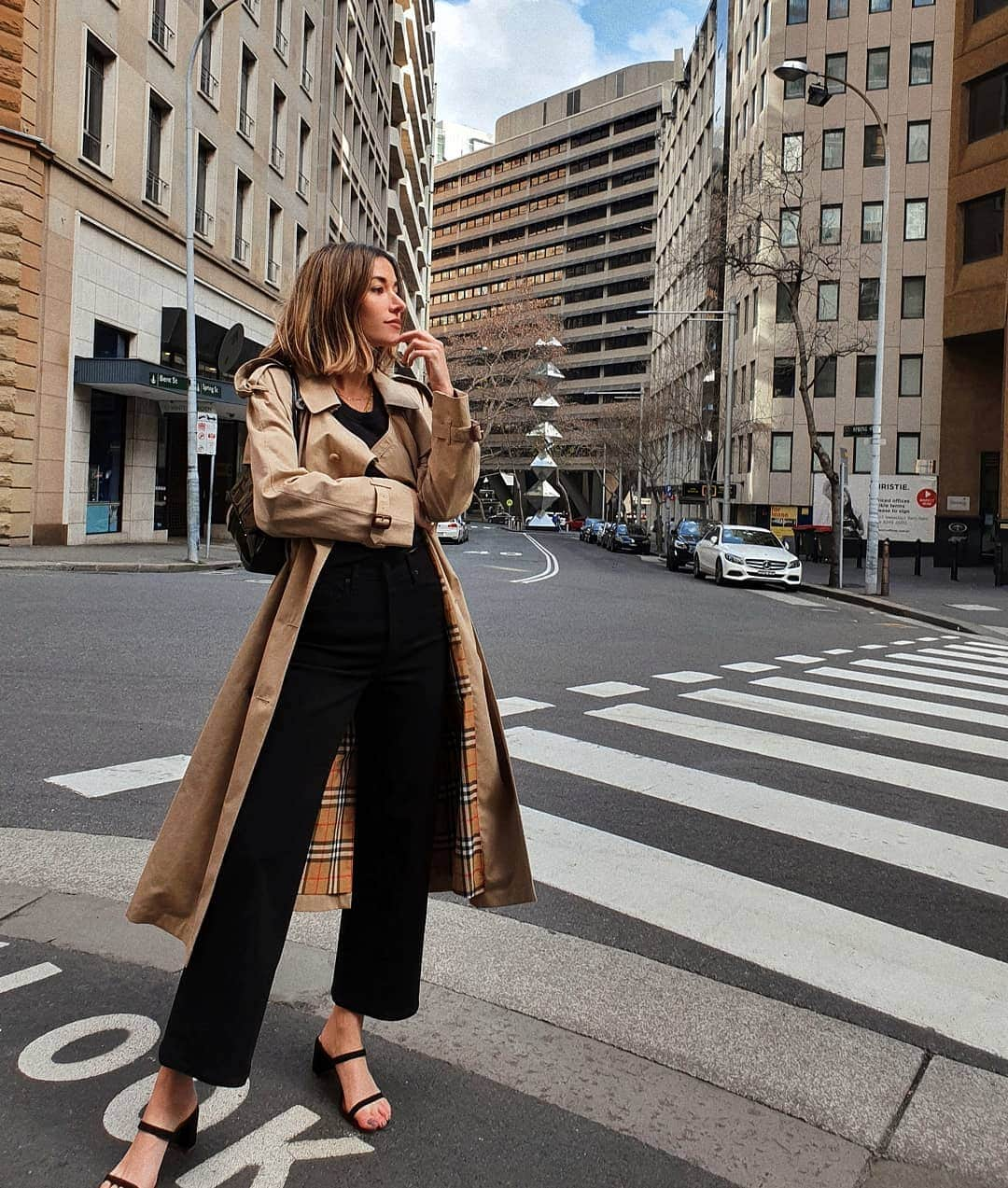 カルメン・ハミルトンさんのインスタグラム写真 - (カルメン・ハミルトンInstagram)「Little me in the big city @burberry」8月20日 17時20分 - carmengracehamilton