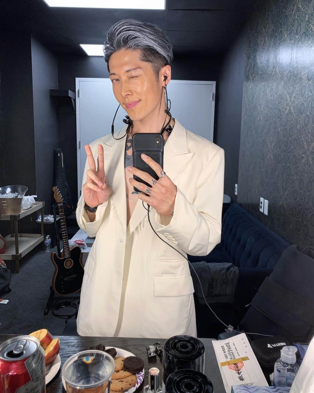 雅-MIYAVI-さんのインスタグラム写真 - (雅-MIYAVI-Instagram)「NYC...!!!!!!! いってきました✌🏼😘❤️ @sonyhall #NoSleepTillTokyo」8月20日 17時16分 - miyavi_ishihara