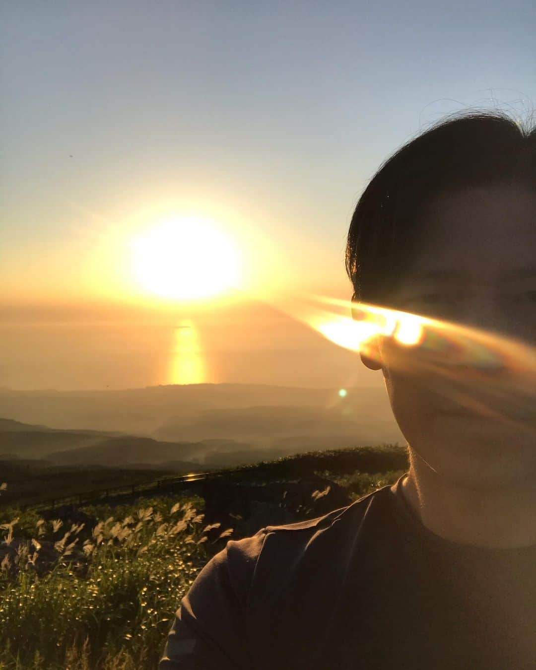 宮上元克のインスタグラム：「夕陽とワシ #鳥海山」