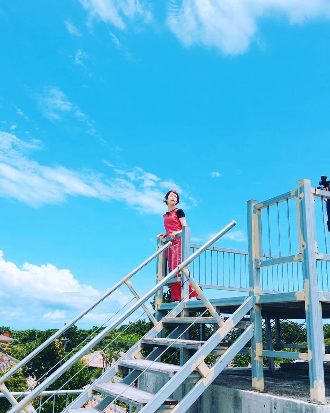 木村カエラさんのインスタグラム写真 - (木村カエラInstagram)「ZIP見てくれたかな？ 竹富島の空はとても広くて綺麗でした。  #zip  #竹富島 #imymemotto #木村カエラ」8月20日 17時24分 - kaela_official