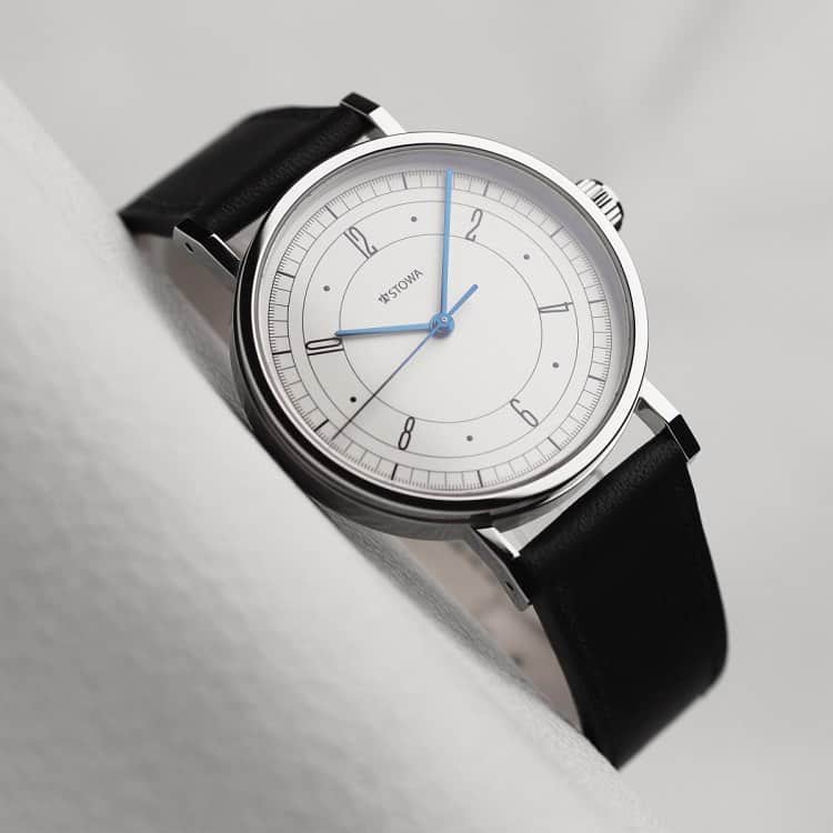 TiCTACさんのインスタグラム写真 - (TiCTACInstagram)「「STOWA」¥180,000＋tax  ドイツの老舗ブランド「ストーヴァ」から、バウハウス100周年を記念した限定モデルの第2弾が登場。最小限の要素で最高の機能を果たす、バウハウススタイルの美しいドイツ製機械式腕時計です。日本のみでの販売、30点限定、ローターにシリアルNO.入り。TiCTACオンラインストアでもお求めいただけます。 #新しい年新しい時計  #自分へのご褒美  #自分にご褒美 #成人祝い  #成人祝い時計 #stowa  #stowawatch  #ドイツ時計 #ドイツ製 #madeingermany  #germanwatch  #germanwatches  #バウハウス #バウハウス100 #bauhaus  #bauhausdesign  #bauhaus100  #tictac #チックタック #時計 #腕時計 #機械式時計 #自動巻き #クリスマスプレゼント時計 #記念日プレゼント時計 #誕生日プレゼント時計 #時計好き  #腕時計くら部」8月20日 17時26分 - tictac_press