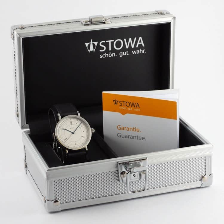 TiCTACさんのインスタグラム写真 - (TiCTACInstagram)「「STOWA」¥180,000＋tax  ドイツの老舗ブランド「ストーヴァ」から、バウハウス100周年を記念した限定モデルの第2弾が登場。最小限の要素で最高の機能を果たす、バウハウススタイルの美しいドイツ製機械式腕時計です。日本のみでの販売、30点限定、ローターにシリアルNO.入り。TiCTACオンラインストアでもお求めいただけます。 #新しい年新しい時計  #自分へのご褒美  #自分にご褒美 #成人祝い  #成人祝い時計 #stowa  #stowawatch  #ドイツ時計 #ドイツ製 #madeingermany  #germanwatch  #germanwatches  #バウハウス #バウハウス100 #bauhaus  #bauhausdesign  #bauhaus100  #tictac #チックタック #時計 #腕時計 #機械式時計 #自動巻き #クリスマスプレゼント時計 #記念日プレゼント時計 #誕生日プレゼント時計 #時計好き  #腕時計くら部」8月20日 17時26分 - tictac_press