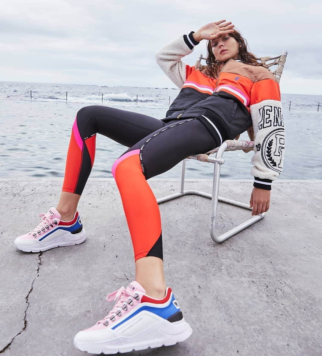 STYLERUNNERさんのインスタグラム写真 - (STYLERUNNERInstagram)「The latest from P.E Nation has us Post Workout Sprawling in style! 🔥🔥🔥 Hit the link in bio to shop the latest #pwschallenge #showmeyoursprawl」8月20日 17時34分 - stylerunner