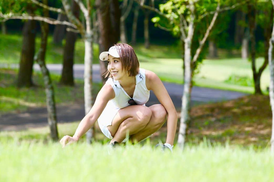 ANDOMAHOのインスタグラム：「🐴📸 ． 第２弾〜〜〜〜〜🥕 ． @manacamera55_golf . ちゃんと最後まで見てね🐌 ． #最後クソだっさwww #本気で嬉しくてやったポーズ #よしもとの方ですか #闇営業はしてません ． ． ． ． #ゴルフ#ゴルフ女子#ゴルフ男子#カメラ#マナカメラ#ゴルフばか #ゴルフのある生活 #夏コーデ#ゴルフファッション#ゴルフウェア#ゴルフ大好き#ママゴルファー#3150#ゴルフコーデ #golf#golfgirl #golfswing #camera #golfisfun #ゴルジョモ @goljomo  #goljomo #golfwear」