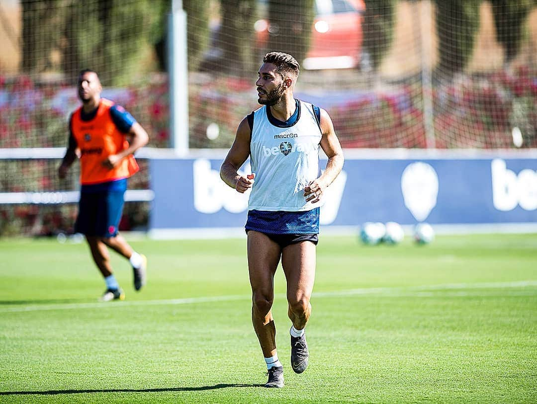 レバンテUDさんのインスタグラム写真 - (レバンテUDInstagram)「Working Day 💪💪 ---- #MachoLevante #LevanteUD #LaLiga #laligasantander #Futbol #Football #110AñosDeResistencia #OrgullGranota #LUDInside #LevanteVillarreal」8月20日 17時51分 - levanteud