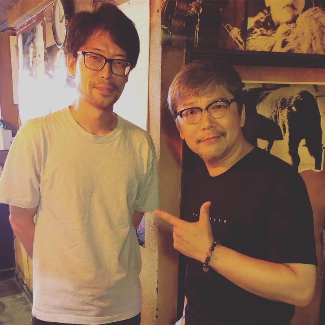 三上市朗のインスタグラム：「さて、今日からオープンの読み合わせカフェ「ひるぱか」初日から楽しかったなー！なんとお客さん第1号はM.O.P.最後の入団者、神農直隆でした！ありがとう😊 #ひるぱか #読み合わせカフェ #明日もやってる」