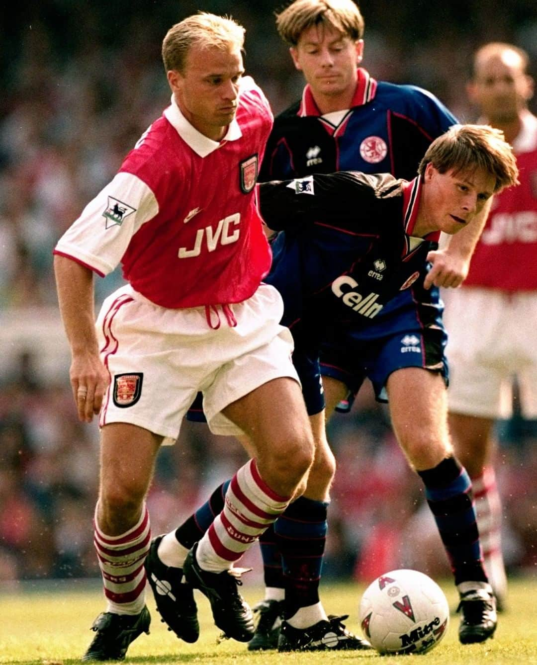 アーセナルFCさんのインスタグラム写真 - (アーセナルFCInstagram)「24 years ago today... Dennis Bergkamp made his Gunners debut⁠ ⁠ #Arsenal #onthisday #Bergkamp #Iceman」8月20日 18時05分 - arsenal