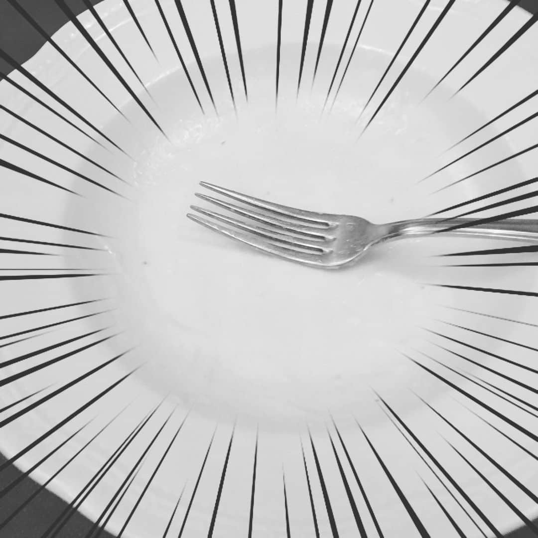 椿鬼奴さんのインスタグラム写真 - (椿鬼奴Instagram)「母とイタリアンのランチをしたけどまた食っちまった後！ハムが乗ったサラダと鶏ときのこのクリームソースフィットチーネとパンと美味しいコーヒーを頂きました。」8月20日 18時00分 - tsubakioniyakko