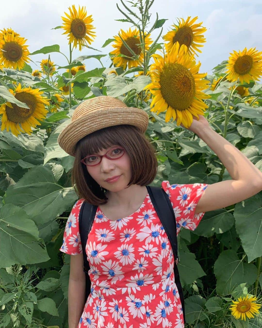 木部さんさんのインスタグラム写真 - (木部さんInstagram)「今日のきべは10万本が咲き誇るひまわり畑🌻に行ってきましたよー！🏃‍♀️✨🌻🌻🌻 . . . . #ひまわり畑 #ひまわり🌻 #夏の花 #ひまわりいっぱい #向日葵🌻 #8月 #なつのおもいで #暑かったけど #綺麗だった #元気チャージ #sunflowers🌻 #sunflower🌻 #august #summervibes☀️ #beautifulflowers💐 #yellowenergy#japan🇯🇵」8月20日 18時10分 - kibe_dayo