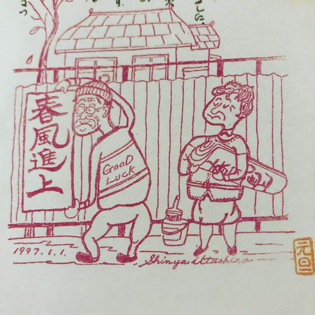 蒼山幸子さんのインスタグラム写真 - (蒼山幸子Instagram)「亡くなった祖父が描いた 走れメロスの絵が突然実家から 発掘されたらしい。😳 なぞであります。 昔すごく真面目な会議のときに 何かメモを取っていて ずいぶん熱心に話を聞いてるんだなと 思い隣の人が覗いたら なんか魚の絵を描いていた🐟という 逸話のある祖父。 頭がいいのにいつもふざけていて 最高でした。 毎年作ってた力作年賀状も。 迎春。笑 祖母がいつも一緒に 登場してるのが胸きゅん であります。」8月20日 18時21分 - sachiko_aoyama