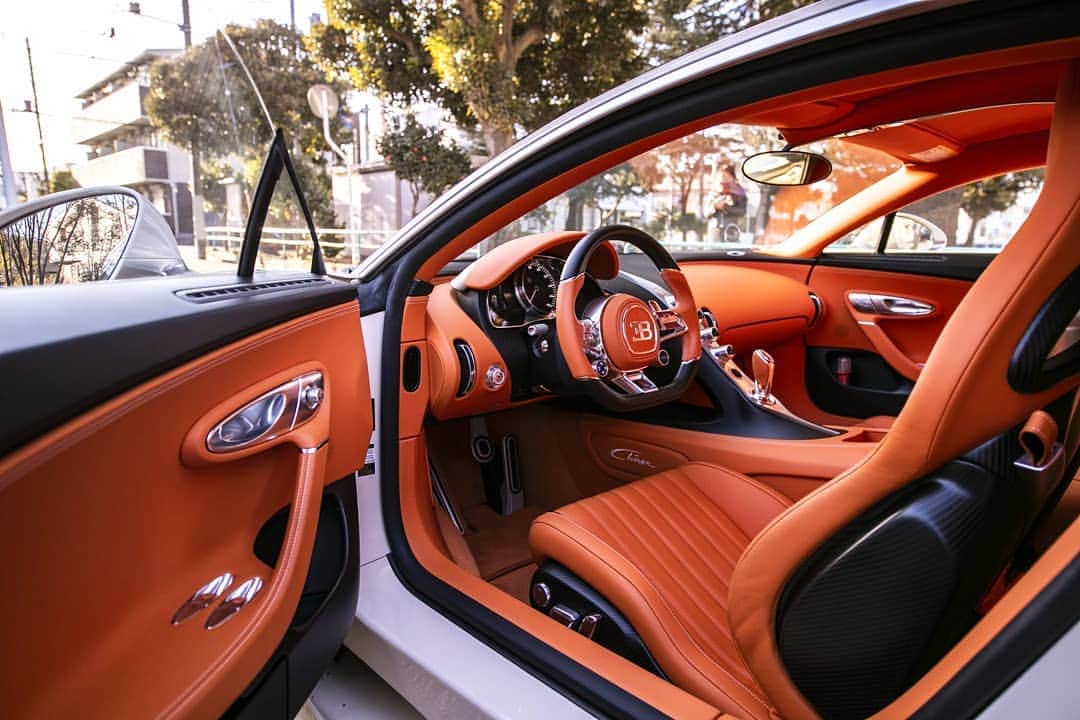 前澤友作のインスタグラム：「orange﻿ ﻿ #mzsupercar #Bugatti #Chiron #BugattiChiron #supercar #interior﻿ #ブガッティ #シロン #スーパーカー #内装 #yusakumaezawa #前澤友作」