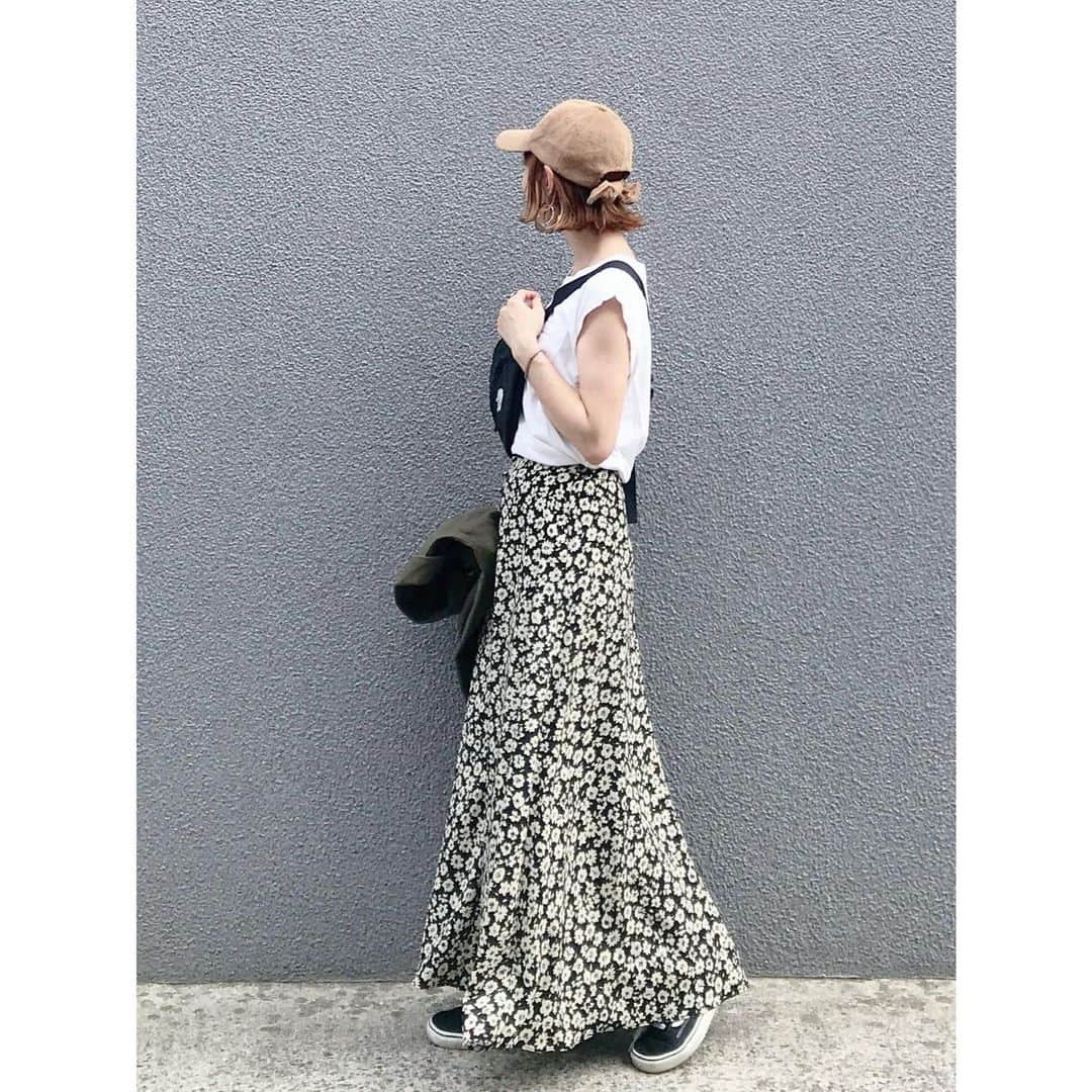 のインスタグラム：「#wear更新 ☝︎ TOPにURL載せてます ．．．．．．✈︎ . . . #code #outfit #ootd . . . 詳しくは#wear で見てね♥︎ wear account → sizu0618 . . . #MINEBY3MOOTD #mamagirl #コーデ #コーディネート #ファッション #今日の服 #今日のコーデ #ママファッション #ママコーデ #ママスタイル @14plusjp」