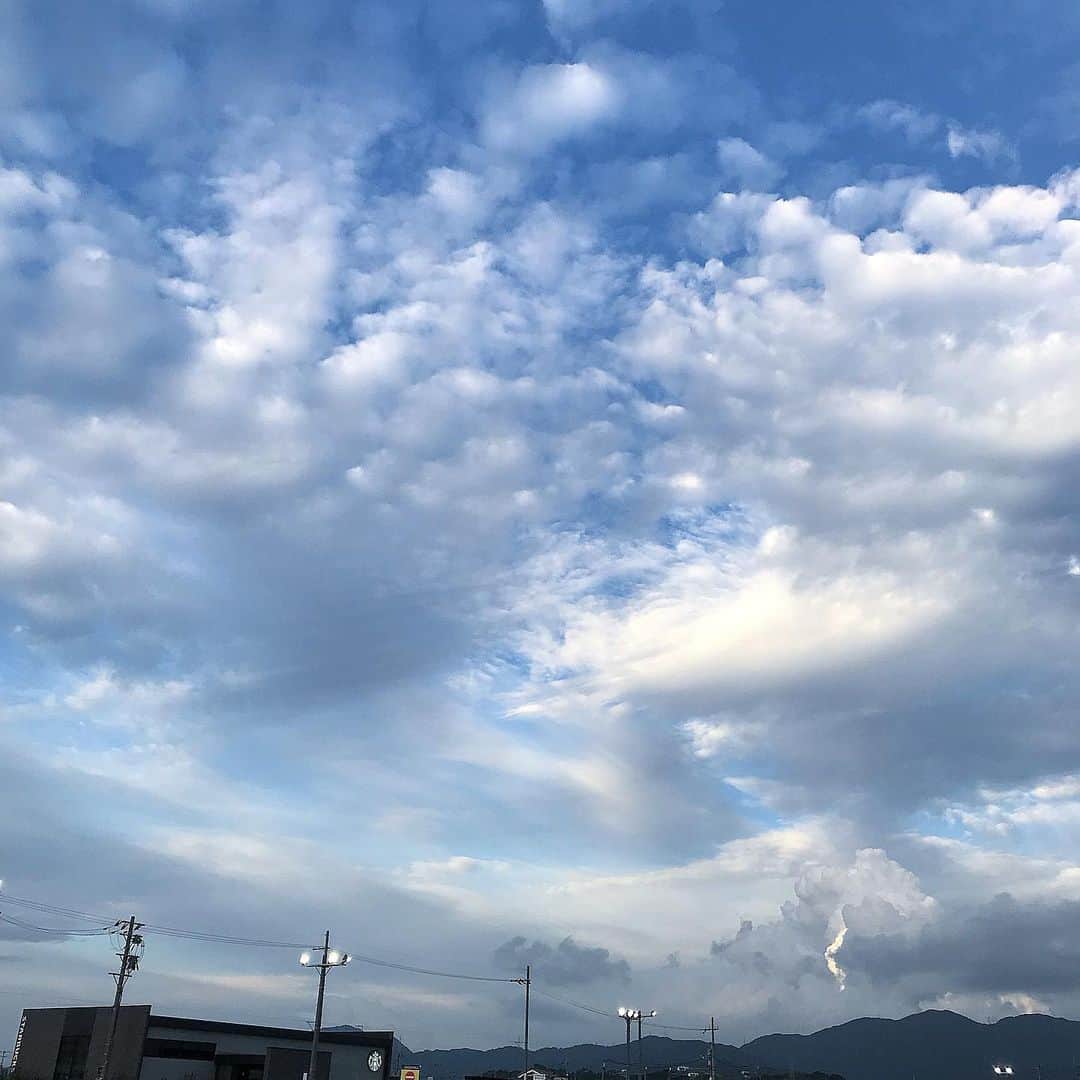 川上千尋さんのインスタグラム写真 - (川上千尋Instagram)「雲でできた模様探すの最近すき☁️」8月20日 18時25分 - this_chihhi
