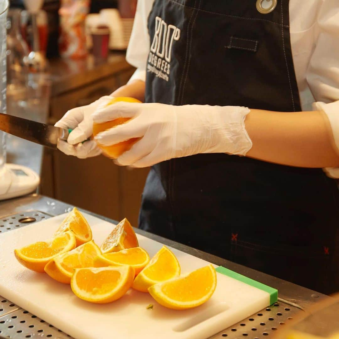 800DEGREES JAPANさんのインスタグラム写真 - (800DEGREES JAPANInstagram)「8月31日（土）は野菜の日。南青山店では「ルミネアグリマルシェ」と「野菜ソムリエ協会」との「LUMINE AGRI PARTY」を開催します！ 昼の第1部は店舗外のテラスにてマルシェを開催する「ヤサイ祭り」！どなたさまもご参加いただけます！夜の第2部は有料・事前予約制の「LUMINE AGRI NIGHT」を開催！この日だけの特別な野菜を使ったスペシャルメニューとドリンクをご提供いたします！また人気インストラクター、TAMAOによる特別ヨガレッスンや野菜についてのトークイベントも実施！  お申込みは以下Peatixサイトよりアクセスください。 https://lumineagriparty2019.peatix.com/view ※8月31日（土）南青山店の一般営業は11時半～16時までとなります。  #800degrees #800degreesjapan #ルミネアグリマルシェ #ピザ #南青山 #表参道」8月20日 18時27分 - 800degrees_japan