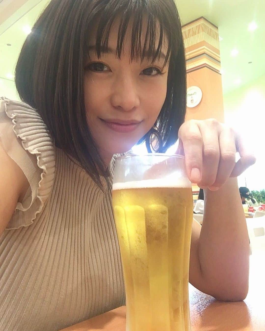 範田紗々さんのインスタグラム写真 - (範田紗々Instagram)「フードコート好き フラチンからのビール」8月20日 18時29分 - handa_sasa