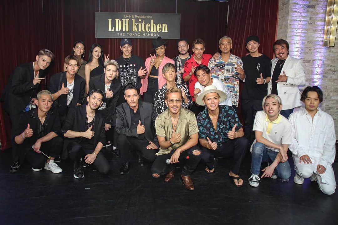 のインスタグラム：「. 🎙LMP CONVENTION🎙. . 最高のメンバーと最高の時間を幸せな環境で過ごせる事を幸せに思うと共に改めて感謝する素敵な夜でした…. . DEEP SQUAD…. 気合い入れて頑張ります‼️‼️‼️. . @exile_atsushi_official . @exile_makidai_pkcz . @exxxile_shokichi . @sanoken3 . @komadogg_lmp . @kubo_c_ldh . @di_gs_official . @p_cho_ldh . @di_kazuki_official . @_riku_r.m.p.g_ldh . @ruri_kawamoto_official . @crystalkayofficial . @leola_official . @jayed_official . @satokodai601113 . @salu_info . @deep_yuichiro_official . @deep_keisei . @deep_taka . . #ldh #lmp」