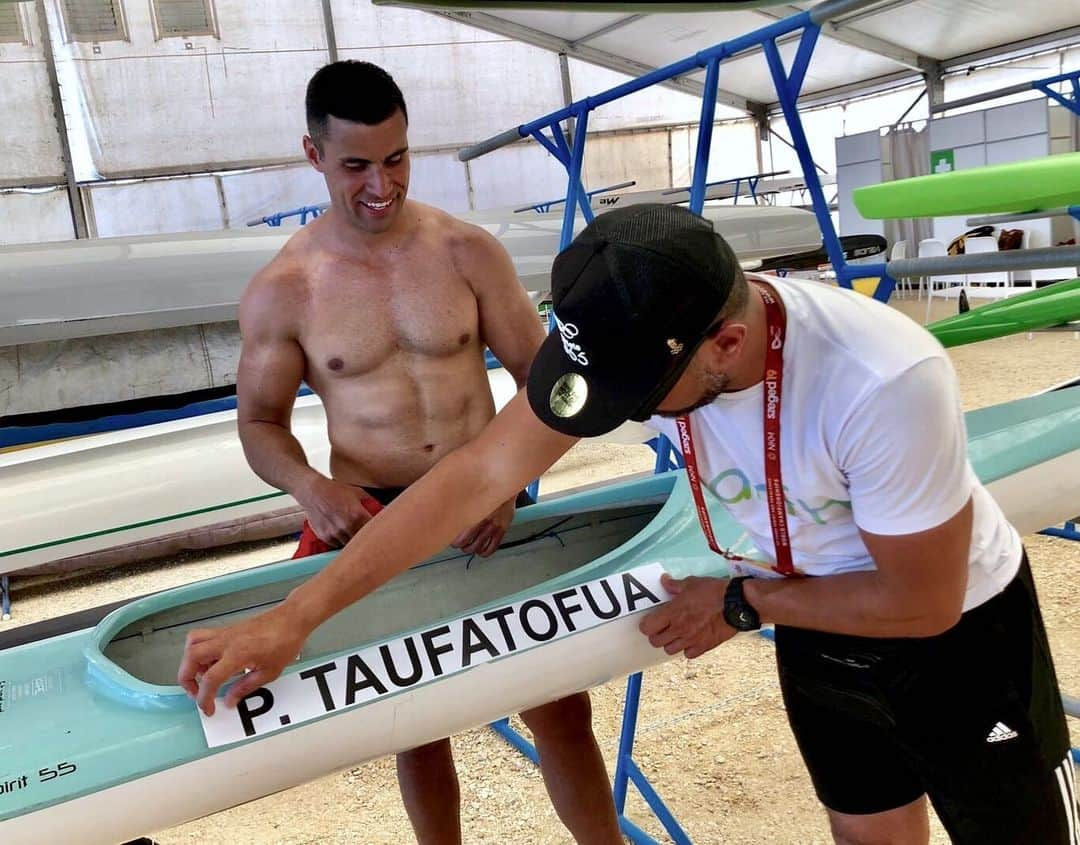 ピッタ・タウファトフアさんのインスタグラム写真 - (ピッタ・タウファトフアInstagram)「My coach does it all. Hopefully he has some tricks for fixing a bad singlet tan! @master_sitapa  #szeged #hungary #firstSteps #olympian」8月21日 0時15分 - pita_tofua