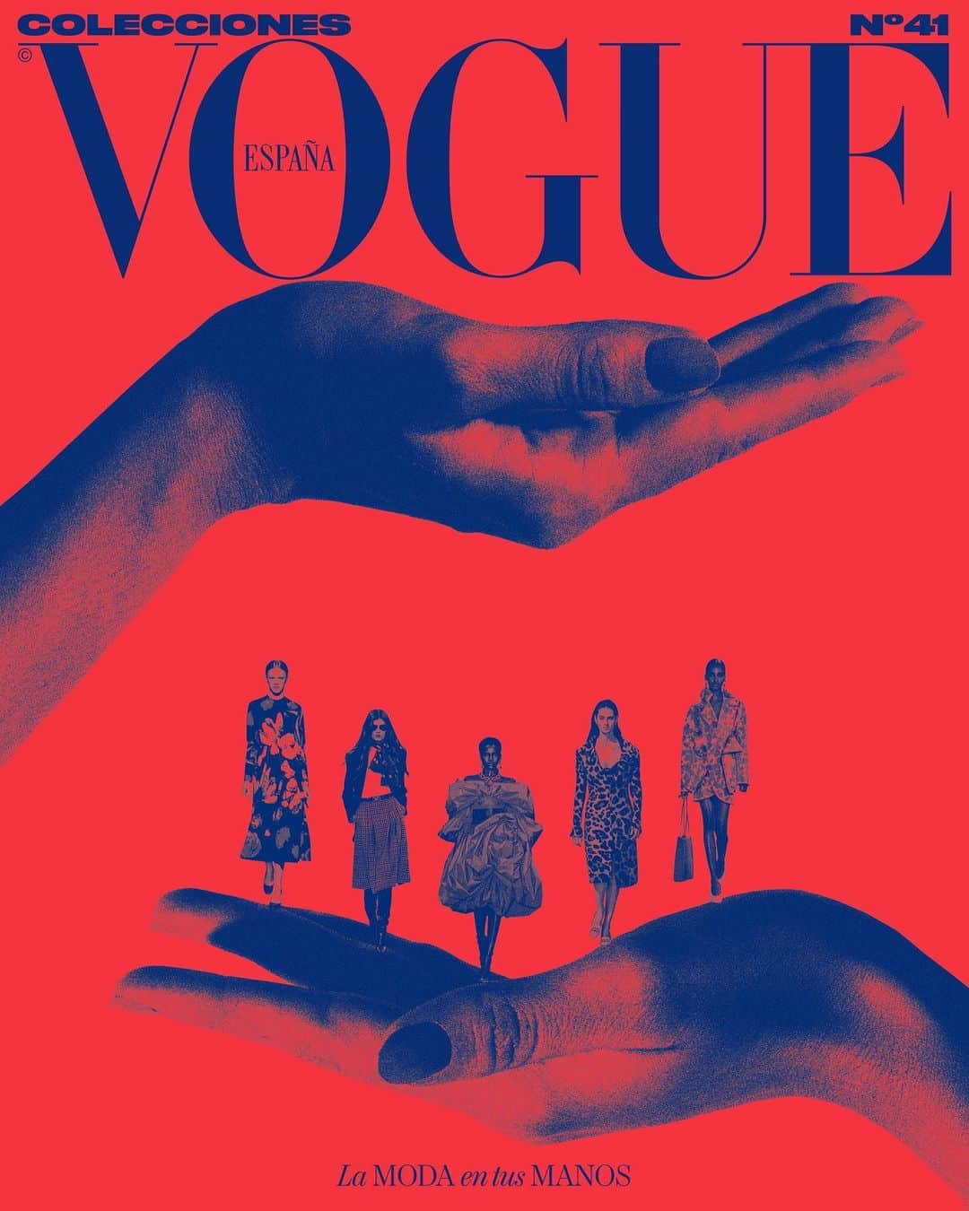 Vogue Españaさんのインスタグラム写真 - (Vogue EspañaInstagram)「Todos los apuntes de la nueva temporada están en tu mano. Solo tienes que mirar detrás de esta portada. #VogueColecciones está disponible desde hoy en quioscos con #VogueSeptiembre. 🔺🔹」8月20日 18時59分 - voguespain
