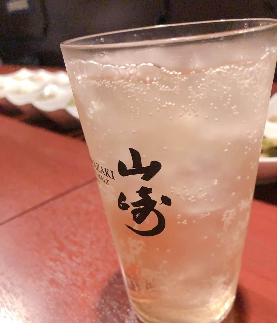 阿部洋子さんのインスタグラム写真 - (阿部洋子Instagram)「🥃 濃いめで人待ち。 #ハイボール」8月20日 18時59分 - hirocoring