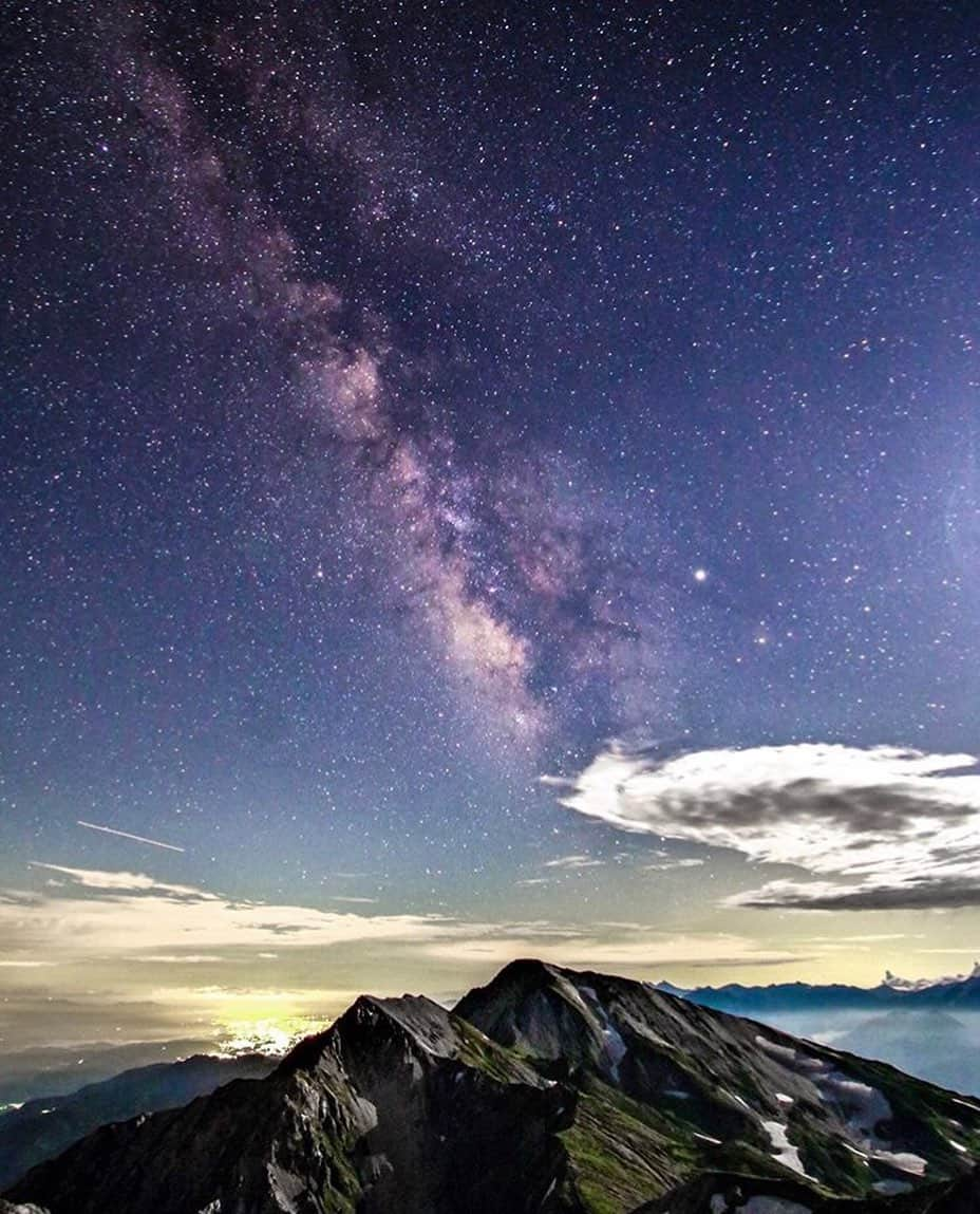 登山*トレッキング*アウトドア『.HYAKKEI』さんのインスタグラム写真 - (登山*トレッキング*アウトドア『.HYAKKEI』Instagram)「宇宙と地球の大自然がひとつながりに感じる、夏の星空。 ・ photo by @mt.ken.sb ・ ・ ・ あなたの山の思い出picを#hyakkeime で投稿してください！みんなで素敵なお山ギャラリーをつくりましょー！﻿ ・﻿ ・﻿ ・﻿ #登山好きな人と繋がりたい #登山 #山登り #山歩き #山ガール #登山女子 #山ボーイ #山バカ #landscape #絶景 #日本の絶景 #as_archive #vsco #reco_ig #光と影 #広角 #青空 #sky #自然美 #北アルプス #稜線歩き #テント泊 #星空 #宇宙」8月20日 19時00分 - hyakkei_me