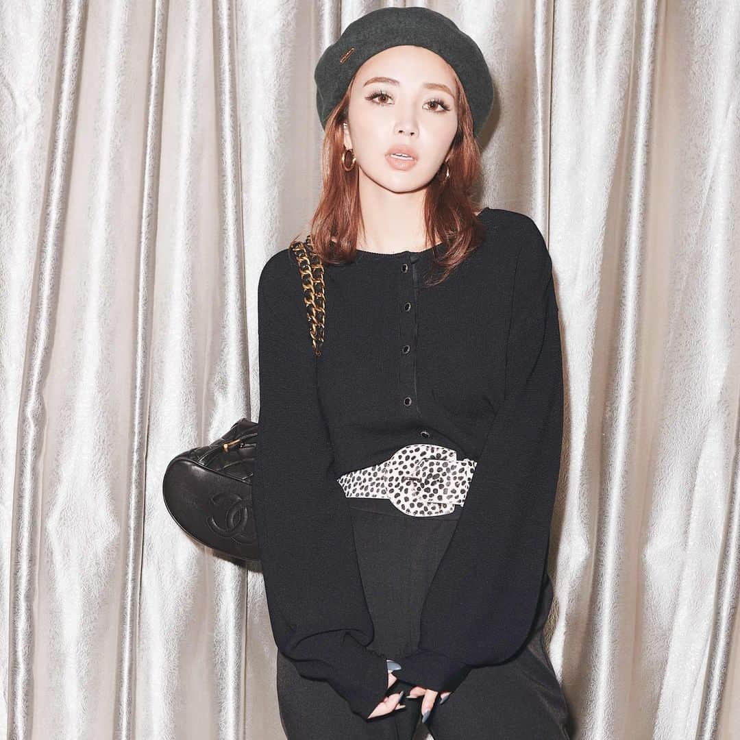 eimy istoireさんのインスタグラム写真 - (eimy istoireInstagram)「. 【New Arrival】 ✔︎ボリュームスリーブハーフミラノカーディガン (WHT/BLK/PNK/RED/PUR/GRN/ORG) ¥7,980+tax ✔︎フレアシンプルパンツ (BLK/CAM/G-BEG) ¥12,980+tax . 8/21(wed)12:00〜ONLINE STOREに発売START!! ONLINE STOREはTOPのURLよりご覧ください。 . . #eimy #eimyistoire #chanel #eimy_ootd  #fashion #style #instafashion #fashiondaily #ootdfashion #fashionoftheday」8月20日 19時00分 - eimyistoire_official