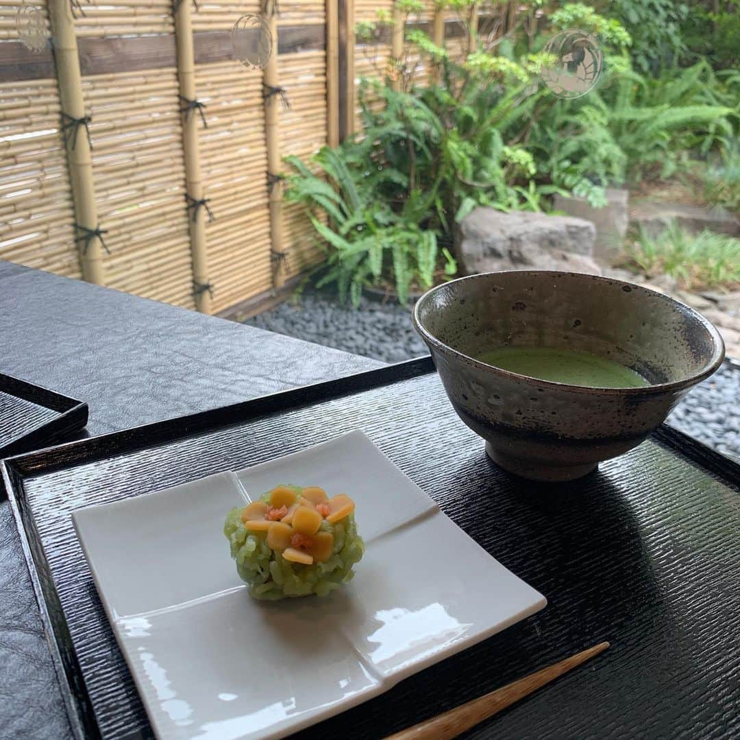 二宮綾海さんのインスタグラム写真 - (二宮綾海Instagram)「🍵 洋も好きだけど、 和が落ち着くお年頃♡  #寿月堂 #銀座#和菓子#月見草#お抹茶#日本庭園#和カフェ#銀座カフェ#cafe#japanesefood #japanesesweets #sweets #matcha #ginza#tokyo#japan  #月見草 をイメージした和菓子。 この日は満月🌕だったようです。」8月20日 19時09分 - a36umi