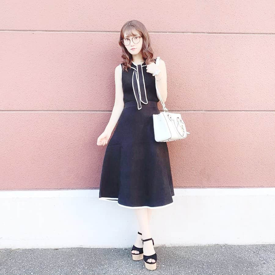 五十嵐茉優さんのインスタグラム写真 - (五十嵐茉優Instagram)「ㅤ #まうしふく 🧺☁️ ㅤ tops & skirt  #miia  sandal  #dazzlin  watch  #danielwellington  ㅤ 今日ミーアからセット販売が始まった ニットのトップスとスカート着てみたよ♡！ 期間中にセットで買うと4000円近く安く買えるから とってもおすすめ(´～`)💭 ㅤ 手元は安定のダニエルウェリントンだよ〜 基本的に何にでも合うからつけやすい◎ 15%off coupon : mau8 ↪︎https://www.danielwellington.com/jp ㅤ #ootd #outfit #cordinate #きょコ #いつコ #ミーア #ミーアセット #セットアップ #ダニエルウェリントン #DW新作 #DW手元ルックス #danielwellington #腕時計 #時計 #夏コーデ #ワントーンコーデ #ダズリン #かわ育 #fasmees #petrel_jp #ray公認インフルエンサー #larmedolls」8月20日 19時09分 - mau08us