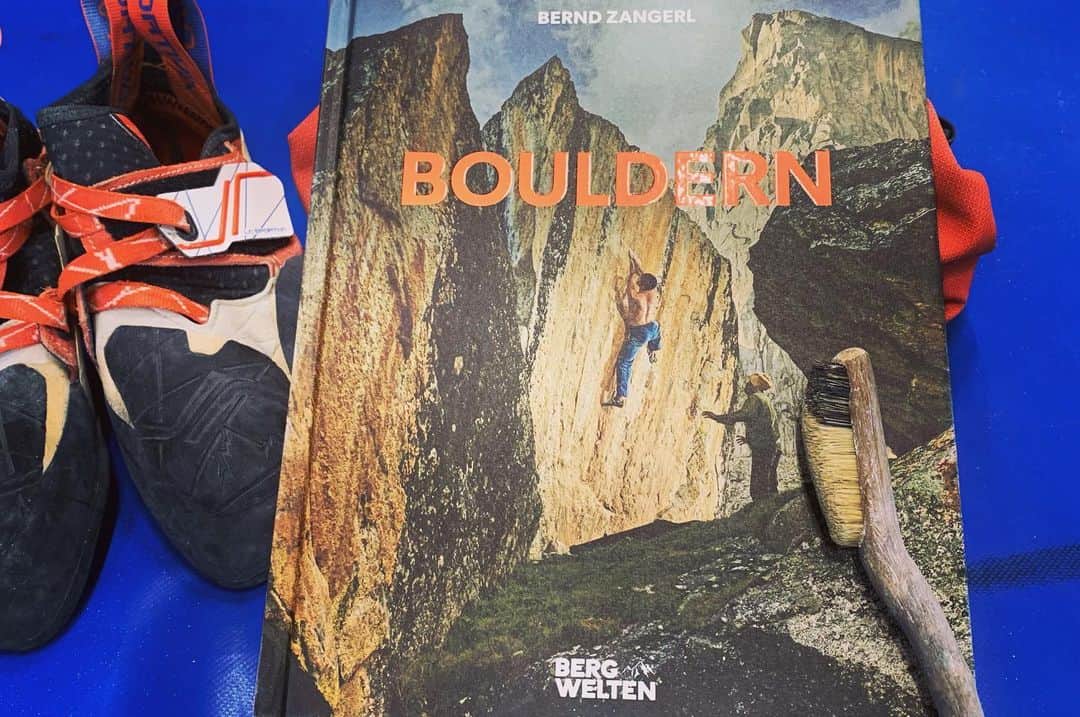 バーバラ・ザンガールさんのインスタグラム写真 - (バーバラ・ザンガールInstagram)「Check out the new „Bouldern“ book of @berndzangerl. The history of bouldering....great stories, portraits and pictures. It will be available in a few days!! #allaboutbouldering #microcosmos @bergwelten 📸@raydemski」8月20日 19時15分 - babsizangerl