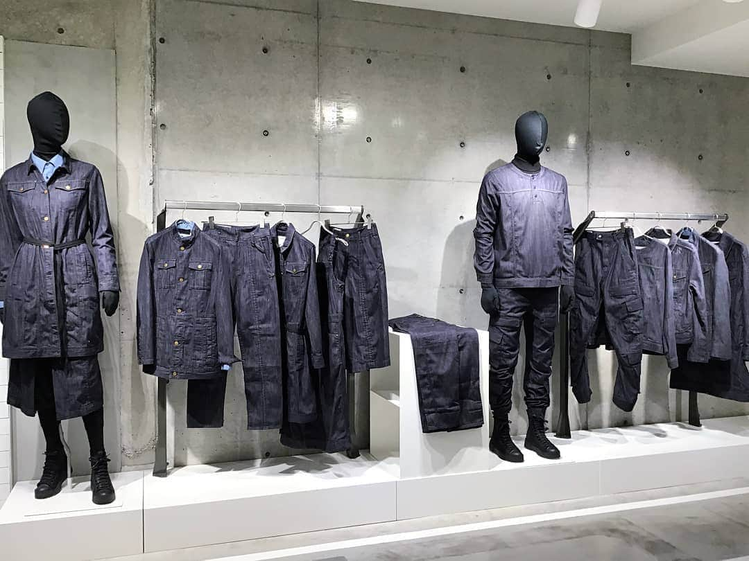 G-Star RAW Japanさんのインスタグラム写真 - (G-Star RAW JapanInstagram)「【RAW RESEARCH.2019】  A Special limited collection in Store Tokyo Omotesando Hills.  MADE IN JAPAN FABRIC.  SHIN・DENIM® デニム生地の概念を覆すタフな新素材【シン・デニム®】 @shindenim  #gstarraw #gstarrawjapan #rawresearch #gstarrawstore_omotesando #limited #exclusive #newarrivals #gstarrawdenim #GStarRAW #ジースターロウ #表参道ヒルズ #デニム #デニムイノベーション #SHINDENIM #シンデニム」8月20日 19時27分 - gstarraw_jp