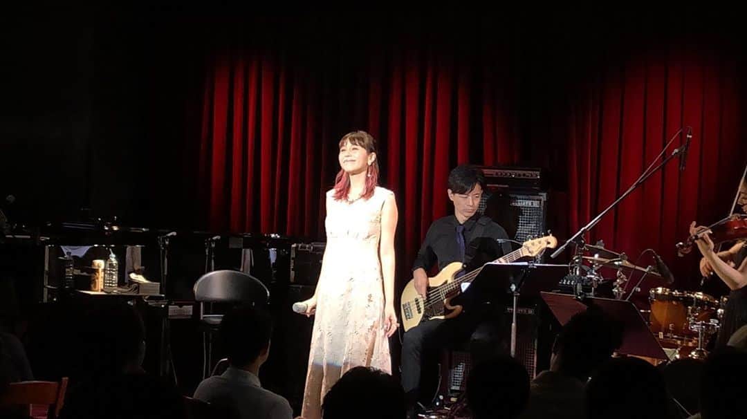 平野綾さんのインスタグラム写真 - (平野綾Instagram)「AYA HIRANO﻿ 1st Musical Concert 2019﻿ 〜Starry✴︎Night〜﻿ ﻿ ﻿ 全公演無事終了です‼︎✨﻿ ありがとうございました(´；ω；`)✨﻿ ﻿ 終わってからバタバタで写真やムービーの整理が全くできていません💦﻿ ダイジェスト版を作るのがどんどん先延ばしになっていく〜💦﻿ 日々の仕事に追われてる〜💦﻿ ﻿ ﻿ 名古屋公演は、歌っている時の表情が前と全然違う。﻿ スイッチが入りっぱなしで自分に戻ってくるのが大変でした。。。﻿ 写真にも写ってるけど、涙止まらなかった。﻿ ﻿ ﻿ ﻿ ﻿ #ayahirano1stmusicalconcert2019starrynight﻿ #bluenotenagoya #ブルーノート名古屋﻿ #musicalconcert #starrynight﻿ #ayahirano #平野綾」8月20日 19時34分 - a_ya.hirano