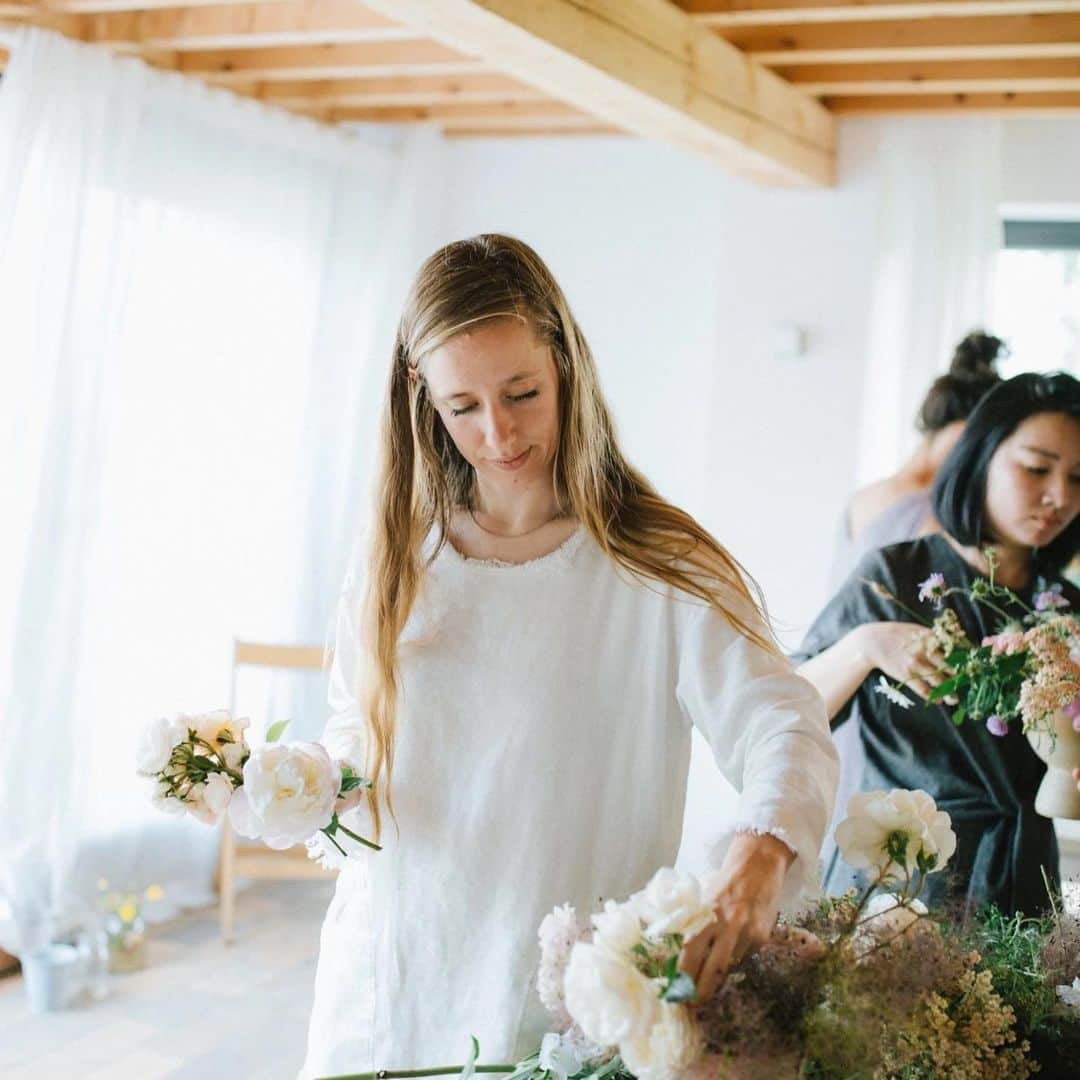 플로리스트 이주연 florist Lee Ju Yeonさんのインスタグラム写真 - (플로리스트 이주연 florist Lee Ju YeonInstagram)「. . 9.16-9.20，5天比利时乡间生活，可以在花田里尽情采摘喜欢的鲜花，2位外国讲师，1对1指导，7节花艺课程，提供餐食、住宿及全程中文翻译！期待你的加入💛🧡」8月20日 19時44分 - vanessflower