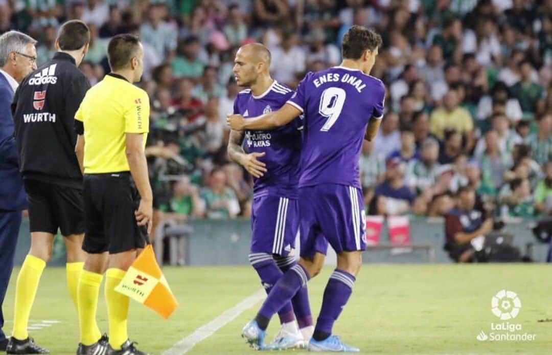サンドロ・ラミレスのインスタグラム：「Me toca estar unas semanas fuera !! Ya pensando en recuperarme para ayudar al equipo. Volveré mejor con la ayuda de todos💪🏼💜 #realvalladolid #laliga」
