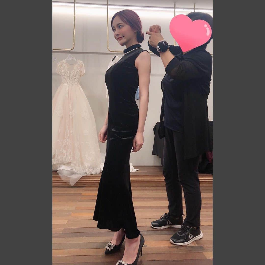 エリナさんのインスタグラム写真 - (エリナInstagram)「👗Black Dress👗 . 여러분 날씨 더우니까 맛난거 먹고 푹 쉬어요❤️ 今日も一日お疲れ様^ ^ . #촬영 #모델#한국포토웨딩 #한국웨딩촬영#웨딩#웨딩드레스 #韓国フォトウェディング#韓国前撮り#韓国ウェディングフォト#韓国後撮り#アジェリーナ#ajarenawedding #가을스튜디오 #weddingdress #instapic #instalike #instagood」8月20日 19時58分 - erina_hrn