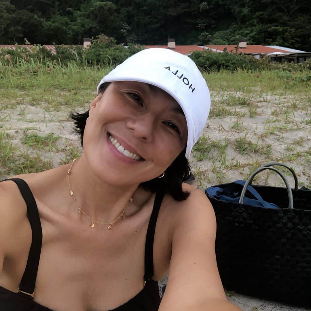 RIKACOさんのインスタグラム写真 - (RIKACOInstagram)「・ 夏休み🏄‍♀️🏄‍♂️ 少しのんびりします😊 途中最近お気に入りの @sunriseshackjapan  の下田  トラックに寄ってスーパースムージーでパワーチャージ🔥🔥 スーパーフードを取り入れているHawaii の @sunriseshack が日本に上陸してるよー大好き❤ #夏休み #家族旅行  #のんびり #海  #beach #😊#❤️ #🏄‍♀️ #rikaco_fashion」8月20日 19時50分 - rikaco_official