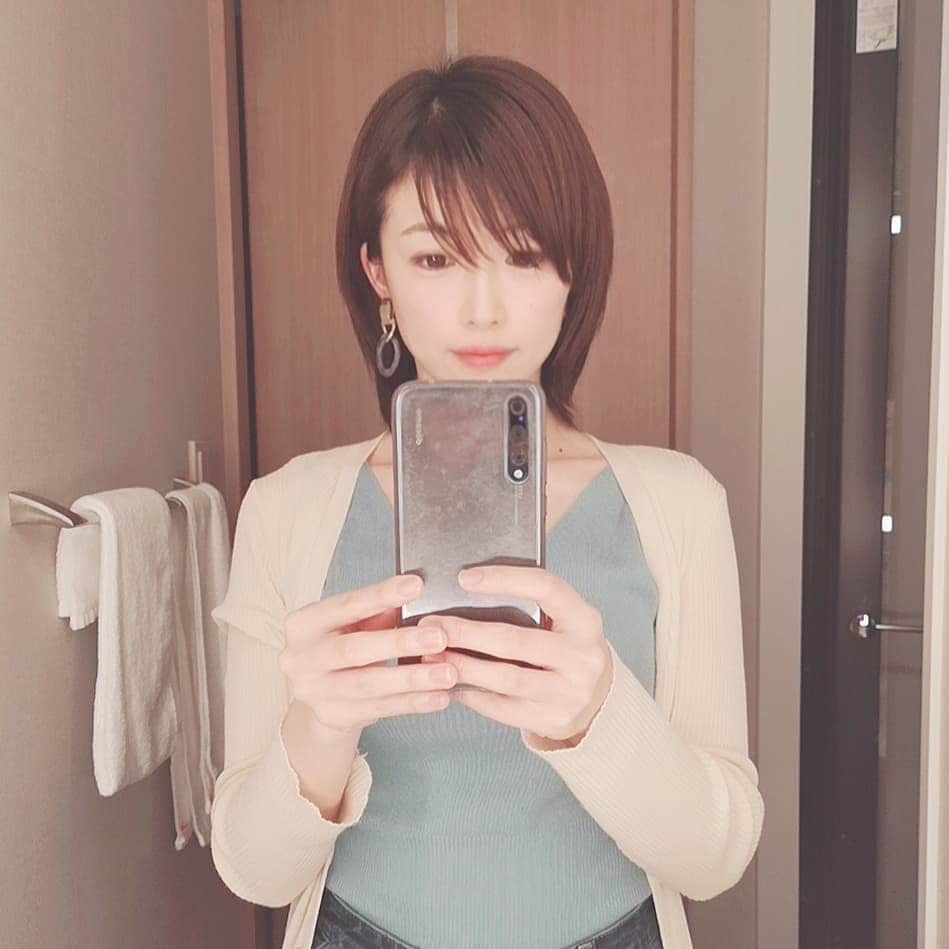 高見こころさんのインスタグラム写真 - (高見こころInstagram)「伸びてきました💇‍♀️ 撮影までにあとどれくらいのびるかな⁉️ はやく伸びてくれ～😂 #ショートボブ #伸ばしかけショート #なかなか伸びない #美容院行きたい」8月20日 19時52分 - cocoro_takami