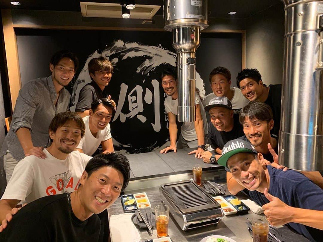 のインスタグラム：「先日の男子会の様子(^^) 男11人…わっちゃわっちゃのディープな会だったなー🤣🤣🤣 しかしみんな、よーしゃべる。。笑  男性&女性の皆さーん‼︎ どの顔が1番タイプかなー？😆😆😆 #時差スタグラム #男子会 #焼肉 #インスタ」