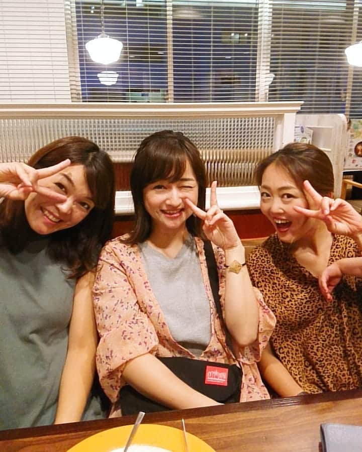 安田さちさんのインスタグラム写真 - (安田さちInstagram)「久しぶりに全員集合できました❤️ ママ達も子供達も仲良し😃🍒😃 #ママ友 #懐かしいポーズ #夏休み2019」8月20日 19時57分 - sachi.yasuda31