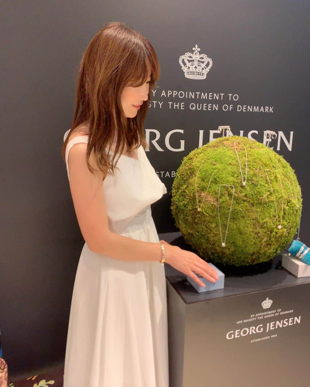 渋谷恭子さんのインスタグラム写真 - (渋谷恭子Instagram)「デンマーク🇩🇰王室御用達のブランド @georgjensen  今夜は2019 秋冬 新作ジュエリー内覧会へお招きいただきました😊 ・ ・ 新作のバングルを付けてみたよー  今回はゴールドにしてみたけど キラキラ✨✨シルバー＆ホワイトゴールドも素敵😍💓 ・ ・ スタイリッシュなジュエリーに囲まれてテンション上がったよー😊 お仕事頑張って、自分へのご褒美に買いたい💓 ・ ・ #ジョージジェンセン #georgjensen #ジュエリー #新作ジュエリー #アクセサリー #バングル #ペンダント #ホームデコレーション #デンマーク #デンマーク王室御用達 #北欧 #アラフォー #アラフィフ #渋谷恭子 #自分へのご褒美に買いたい ❤️ #日本橋 #三越前 #日本橋室町 #日本橋yuito #denmark🇩🇰 #jewelry #georgjensenfusion」8月20日 20時05分 - kyoko.86