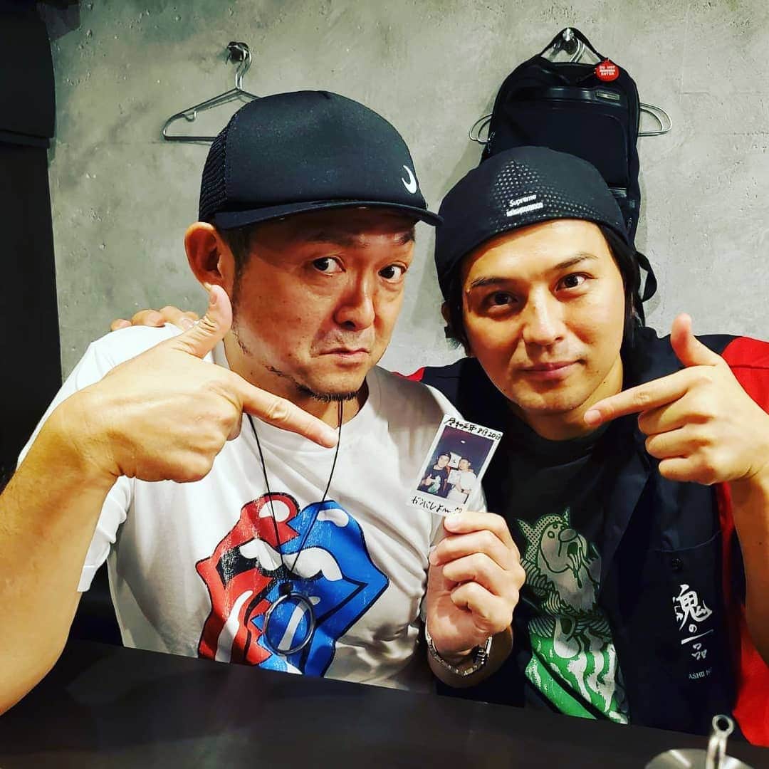 松本隆博のインスタグラム：「。 岡山県北区なう(^-^)。 嶋本くんがこの度お店を オープンしたんだ。 命掛けて創ったお店と味。 オープン日は8/22から！ 今日は、 プレオープンという事で 応援しに、愛媛県松山から クルマ飛ばして来ましたー \(*ˊᗜˋ*)/。 油そば専門店「魂の一品」  ガツンとくる味、最後ご飯 混ぜて締めるヽ(^o^) 美味かったです！ みんなも岡山来たら来てみてね！ ヽ(^o^)丿」