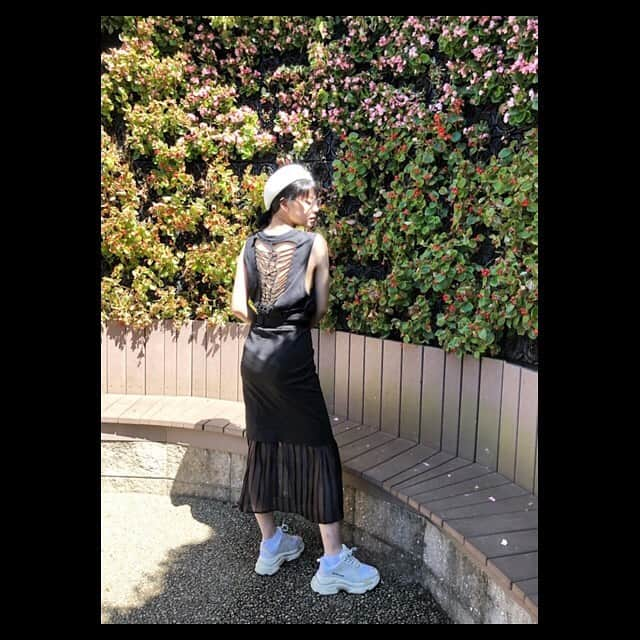 田中美麗さんのインスタグラム写真 - (田中美麗Instagram)「夏は少し大胆に😎  この服可愛いんだよね、お気に入り👕  #ootd  #monotone  #black」8月20日 20時11分 - mirei_tanaka_