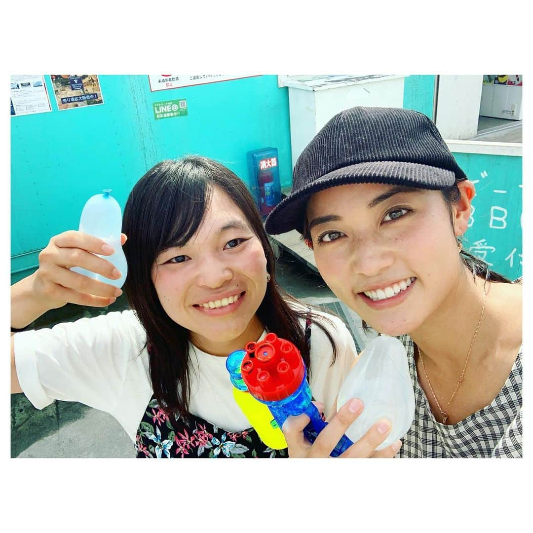 林恵理さんのインスタグラム写真 - (林恵理Instagram)「夏の正しい遊び方。 . . .  #夏の正しい遊び方 #夏 #水遊び #大人が全力で遊ぶ #水鉄砲 #水鉄砲バトル #水風船 #水風船最強説 #instalike  #instaphotography #wateractivities #watergun #summer」8月20日 20時24分 - eri_rin.215