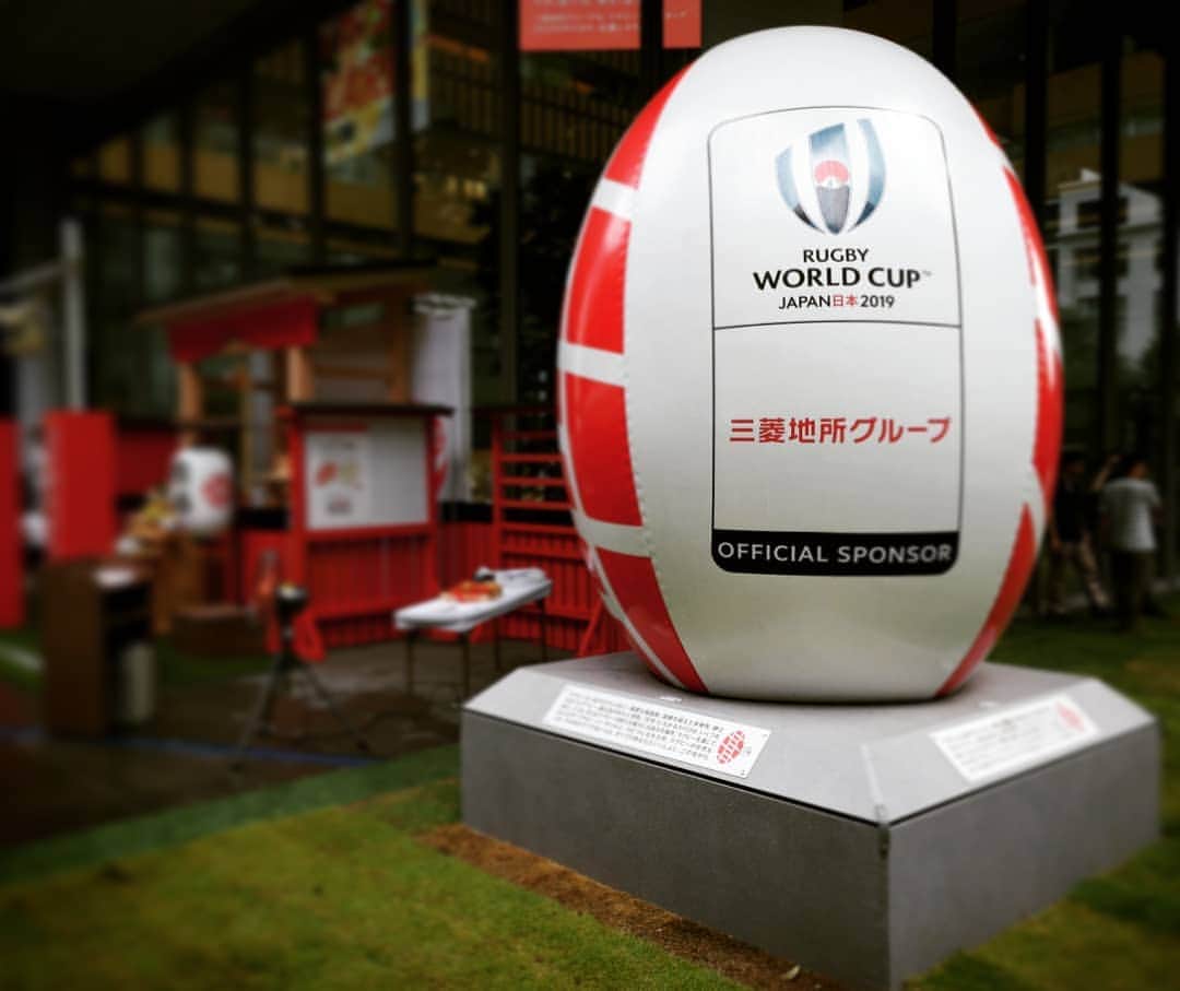 真壁伸弥さんのインスタグラム写真 - (真壁伸弥Instagram)「記念式典参加。 #楕縁のご縁 ありがとうございます。 丸の内にラグビー神社が立てられ、本日からワールドカップ終わりまで、いつでも参拝できます。皆で「ラグビー日本代表優勝！」とビックマッチ前は祈願しましょう！  #rwc2019  #RugbyWorldCup  #rugbyjp  #廣瀬俊朗  #浜畑譲 #裏切り者 ？ #ラグビー神社 #丸の内15丁目  #ラグビ草の根活動」8月20日 20時18分 - makaberian5