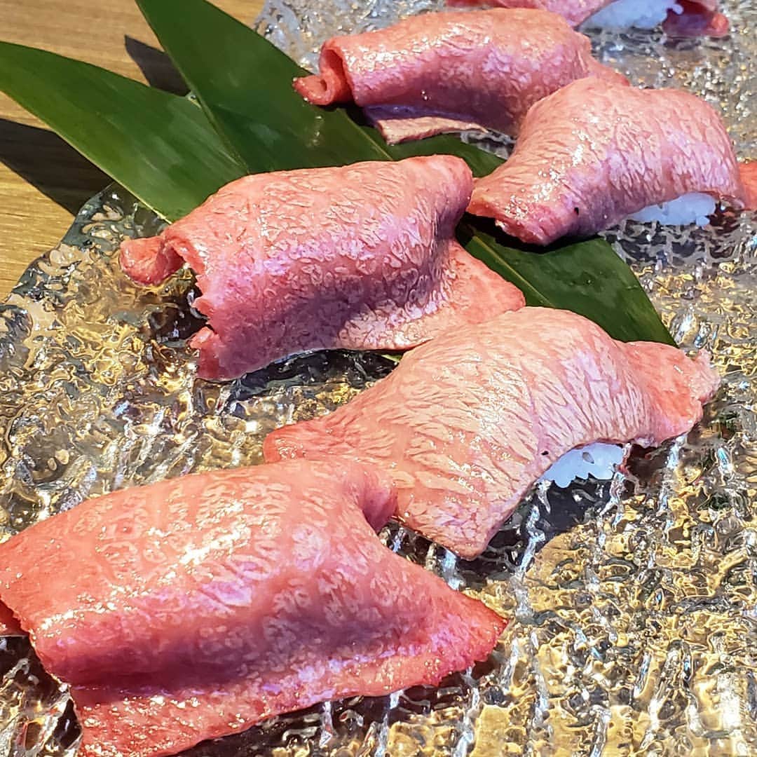 森口彩乃さんのインスタグラム写真 - (森口彩乃Instagram)「明日8月21日オープン⭐の焼肉USHIOをパンケーキ王子にお声掛けいただき、一足先に彩夏と堪能して来ました！ ・ あ～～～この日の為に1週間お昼控えて、食べる直前にガッツリ筋トレした甲斐がありました！幸せだった～～～美味しかった～！こんなに美味しくて良いお肉久しぶりに食べました。 ・ 店内もお洒落で女性同士で行っても浮かない雰囲気。美味しすぎたのでまたすぐ行きたい。共有↓ ・ 少し早いお誕生日お祝いもして貰ったのでその写真もまた載せます♪ ・ ・ 【焼肉うしお 五反田】 141-0031  東京都品川区西五反田1-2-8  FUNDES五反田8F  03-6420-0726 ・ ・ #焼肉 　#焼肉うしお　#五反田 　#肉 　#パンケーキ王子　#USHIO  #女子会」8月20日 20時26分 - ayano.moriguchi