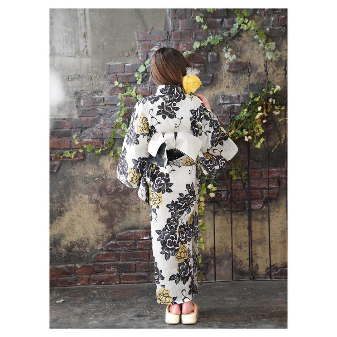 りりあさんのインスタグラム写真 - (りりあInstagram)「落ち着いた浴衣の柄だったので表情もしっとりと落ち着いた感じに。 この撮影した時はまだ小6。 ヘアスタイルもおとなっぽい感じにしてもらったので大人女子に(^^) ... #京都瑠璃雛菊 #ジュニア浴衣  #kyotorurihinagiku #夏コーデ #kimonogirl #ハーフ #ハーフモデル #ステキな #フォトスタジオ #studiorembrant  #スタジオレンブラント #photogenic #インスタ映え」8月20日 20時32分 - lilliakarina