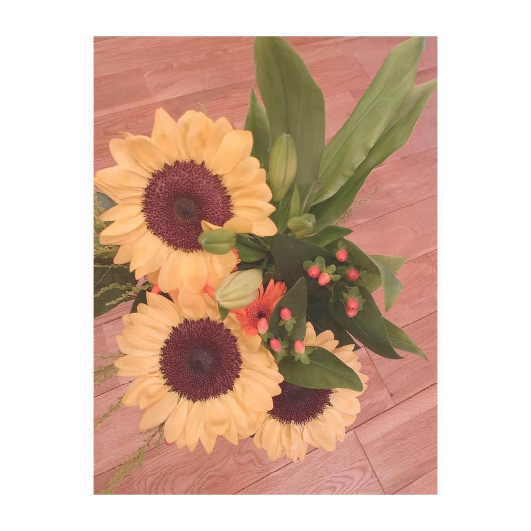 串戸ユリアさんのインスタグラム写真 - (串戸ユリアInstagram)「Summer, I’ll miss you already.  #🌻」8月20日 20時39分 - yuriavodka