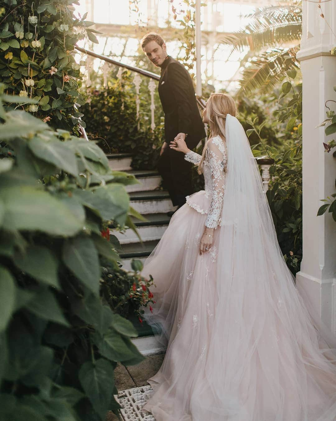 ピューディパイさんのインスタグラム写真 - (ピューディパイInstagram)「We are married!!! I'm the happiest I can be ♥️ I'm so lucky to share my life with this amazing woman.」8月20日 20時40分 - pewdiepie