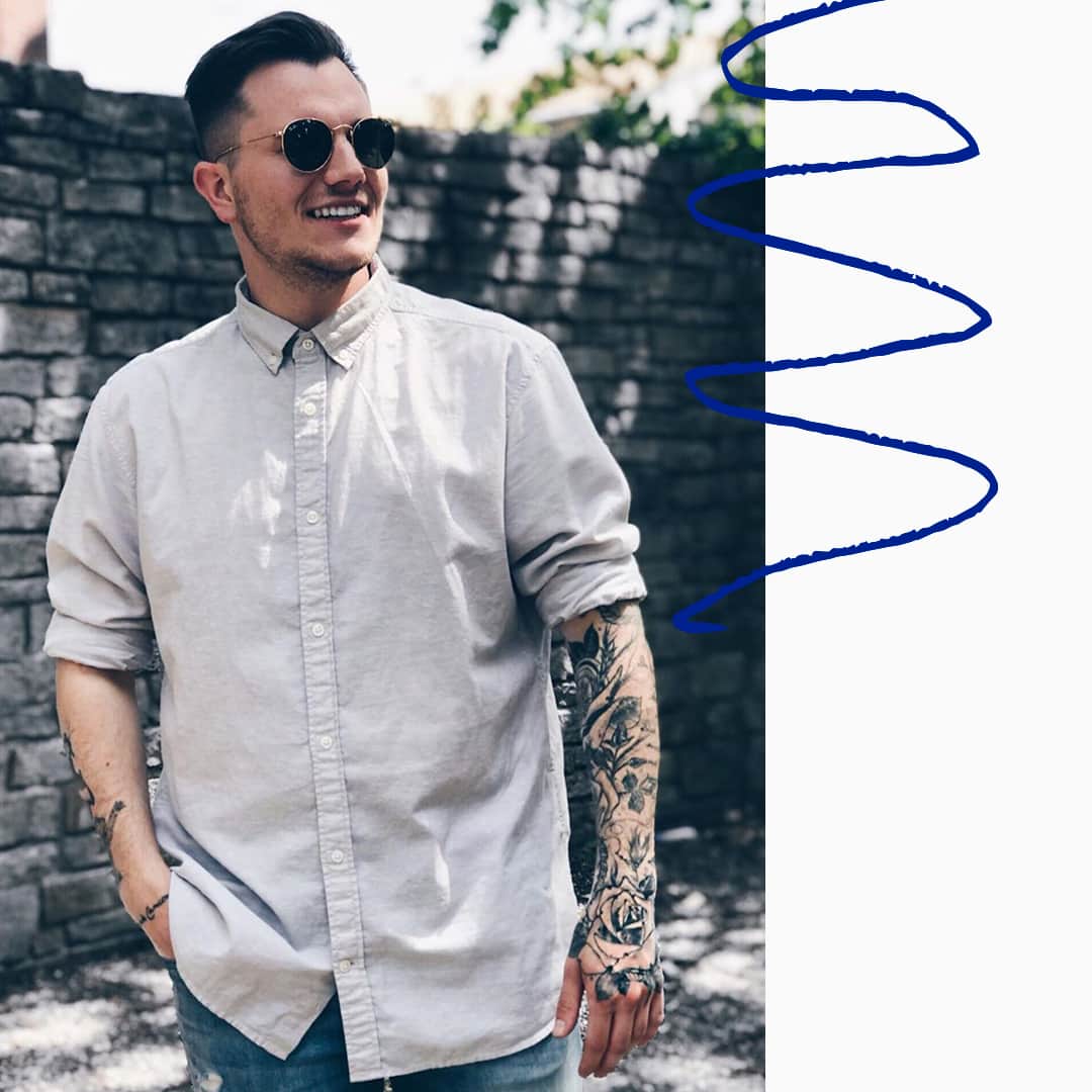 のインスタグラム：「Currently catching some end-of-summer rays wearing this classy Oxford 😎 and catching looks sporting this #tattootuesday sleeve. @niceguystefan #regram #jjambassador #jackandjones」
