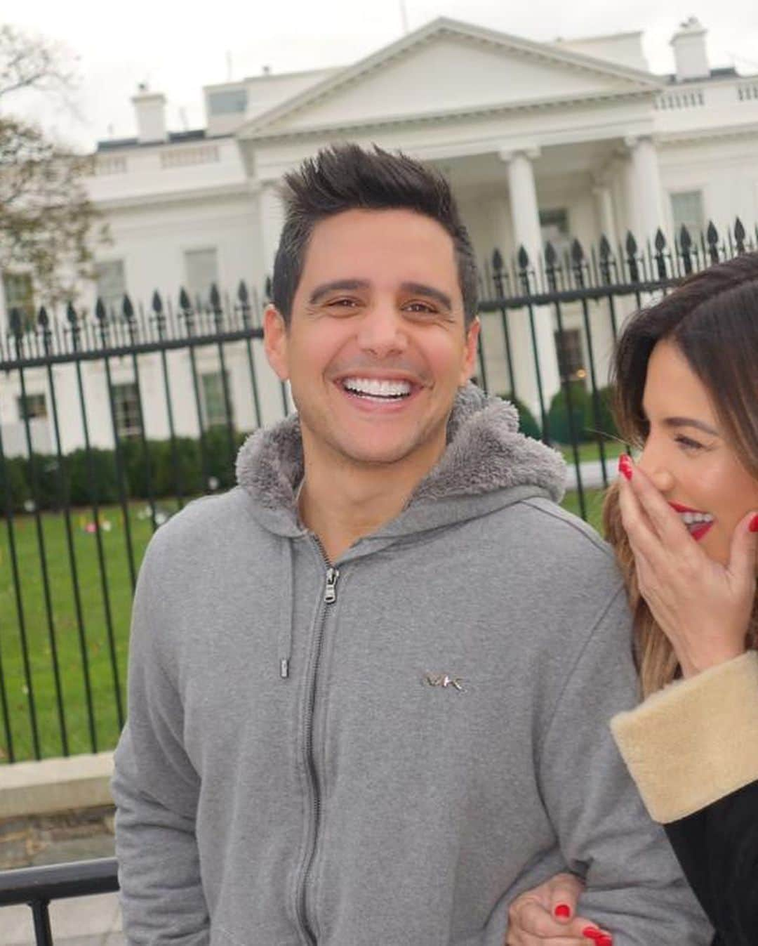 Gaby Espinoさんのインスタグラム写真 - (Gaby EspinoInstagram)「Felizzzzzz cumpleañossssssssssssssssssssssss !!! @alejandrochaban Te deseo lo MAS HERMOSO QUE SE PUEDA VIVIR!!! Q aprendas más y más....! Q cada experiencia te haga mas fuerte y sabio... Que cada persona con quien compartas te traiga puras cosas positivas...! Que te enamores y te sientas felizzz por muchoooo muchooo tiempo!!!! Que vivamos momentos bellos q nos hagan apreciar los detalles q nunca vemos!  Que este cumple te traiga al aquí y ahora, y te mantenga presente ,para q VIVAS más q nunca! Te deseo lo q una hermana puede desear a su propia sangre. Te amo con toda mi alma!  Graciasssss por ser mi hermano」8月20日 20時43分 - gabyespino