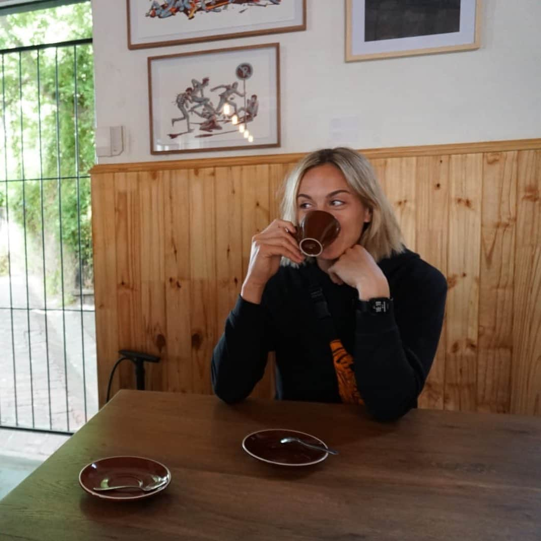 アレクサンドラ・ブルクハルトさんのインスタグラム写真 - (アレクサンドラ・ブルクハルトInstagram)「Offseason means resting, rehab and loads of cappuccinos 🙃」8月20日 20時49分 - lexbu