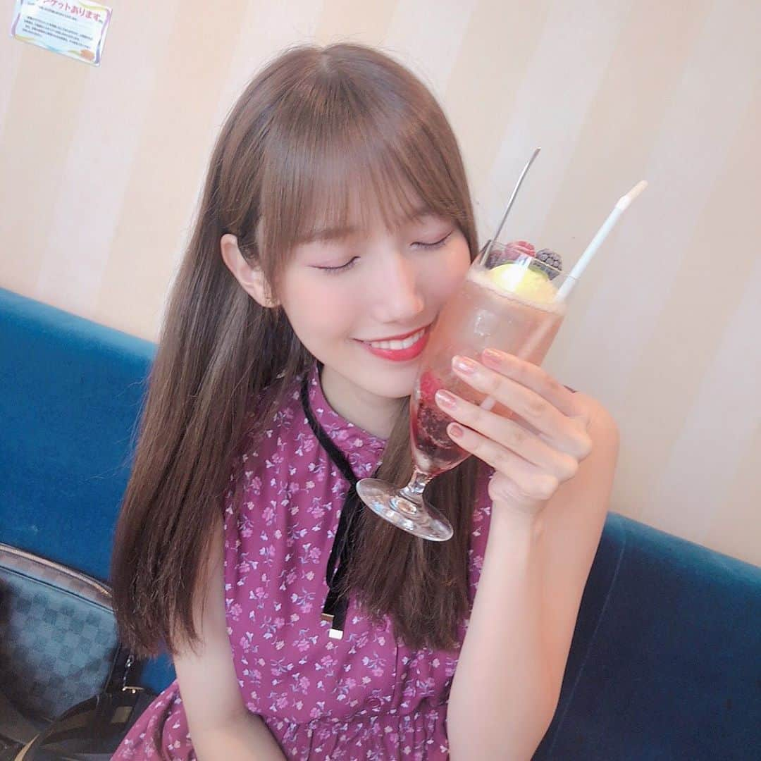 田中菜津美さんのインスタグラム写真 - (田中菜津美Instagram)「最近は体型維持のために 食べたいもの我慢してるんだけど . 1週間に1回は好きなもの好きなだけ 食べていい日💕(自分ルール)😂 . いい笑顔☺️👏 #ootd #pancake #パンケーキ #幸せ #いちご #きっと #0キロカロリー」8月20日 20時57分 - natsumitanaka_0810